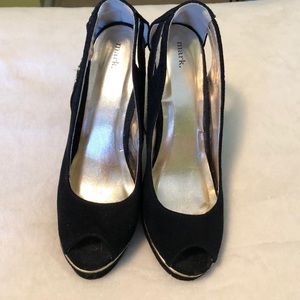 Black and gold pumps, open toe. Size 7.